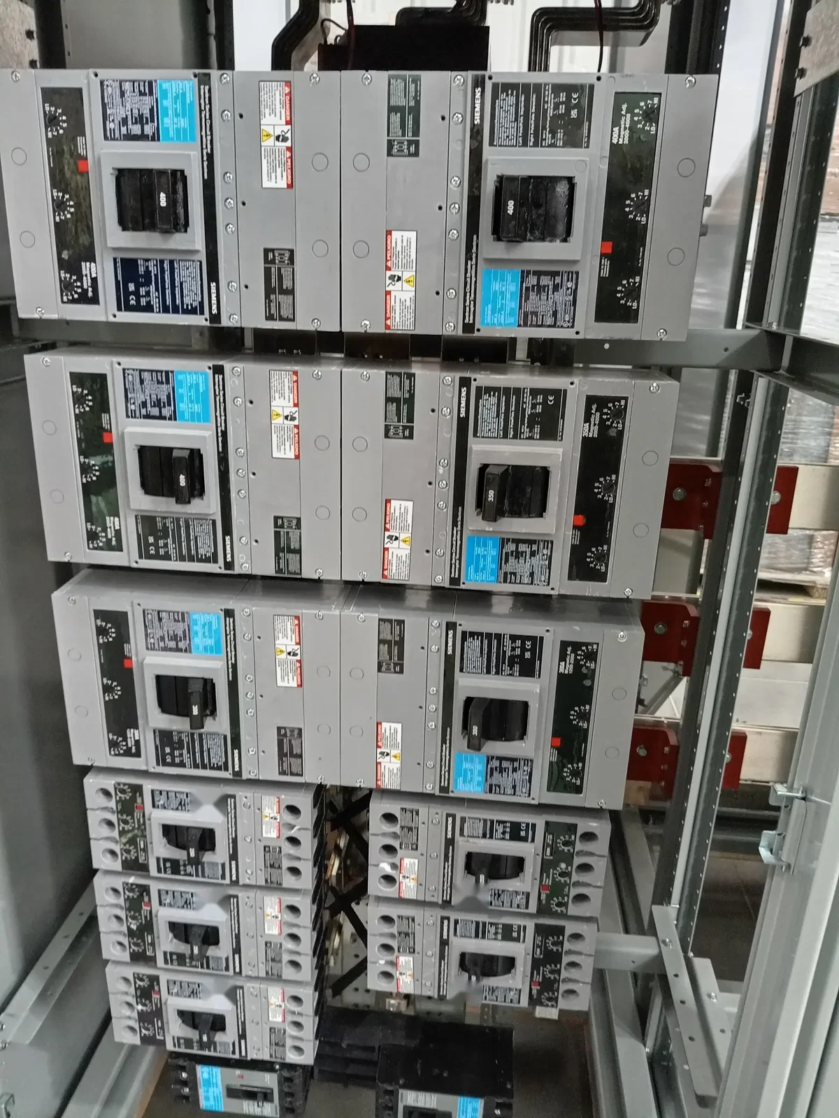 Componentes eléctricos de baja tensión disponibles para suministro